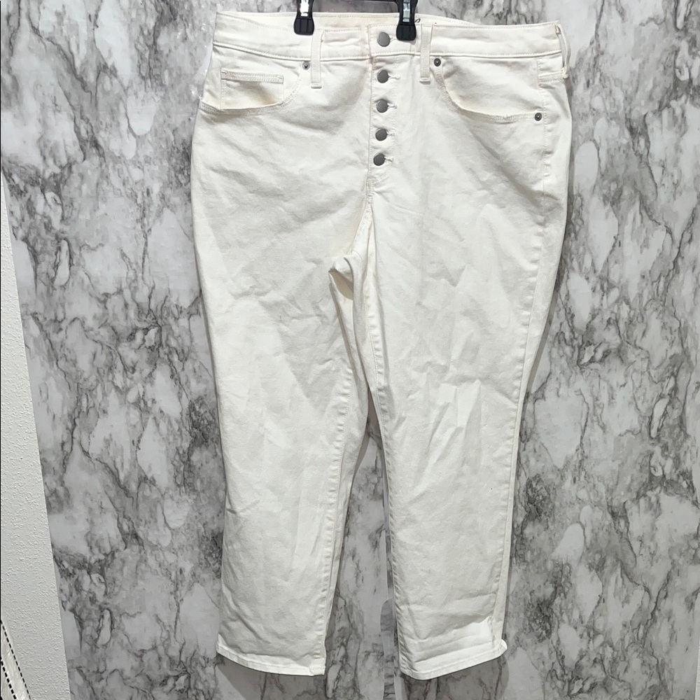 Universal Thread Women’s White Jeans